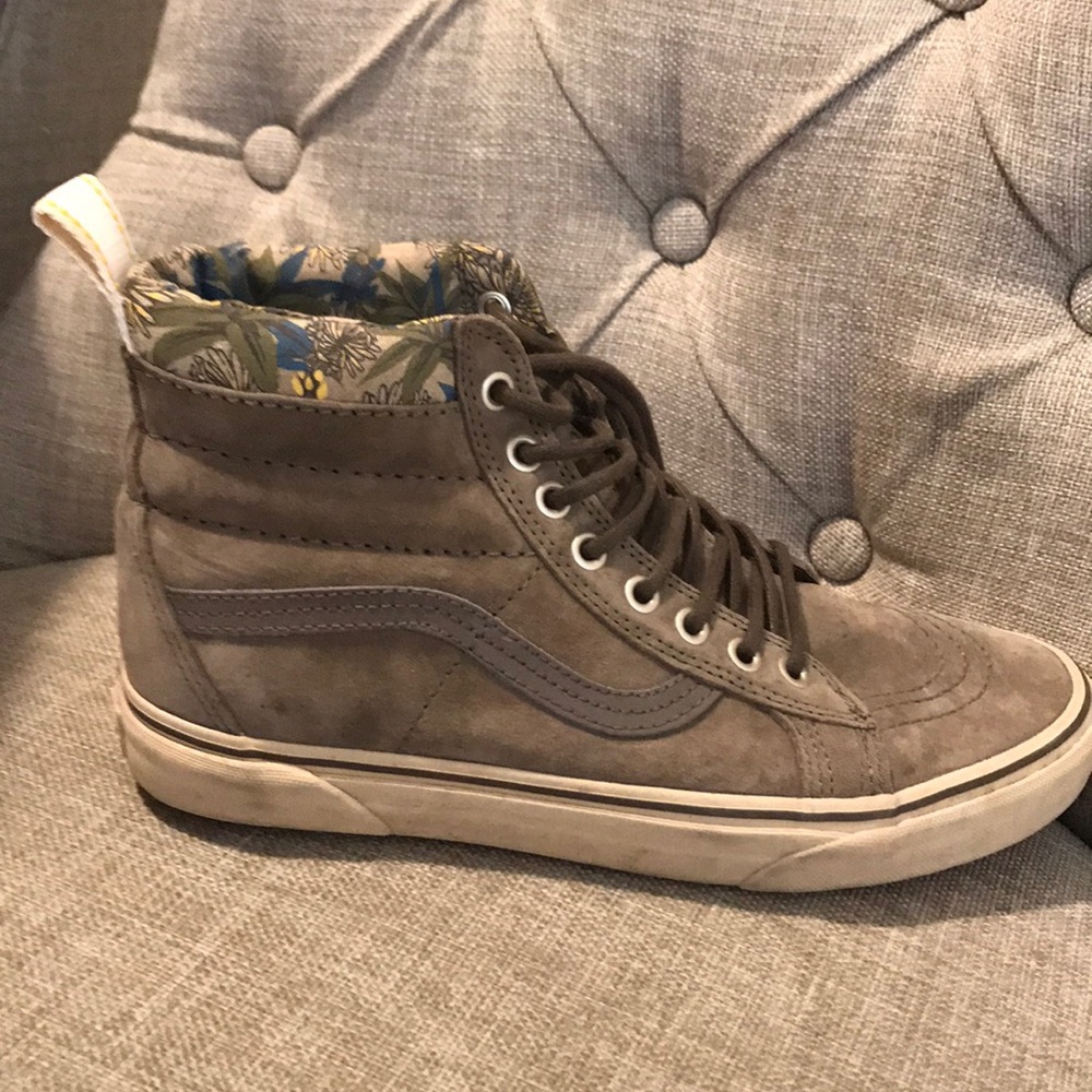 Vans NWOT size 9.5 w 8 M